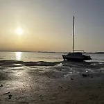 L'escale Les Pieds Dans L'eau *