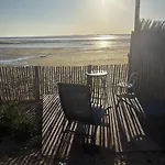 L'escale Les Pieds Dans L'eau *