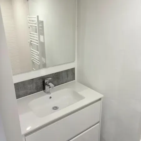 L'escale Les Pieds Dans L'eau