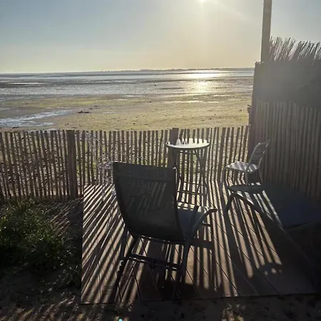 L'escale Les Pieds Dans L'eau *