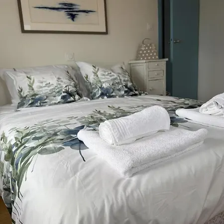 L'escale Les Pieds Dans L'eau