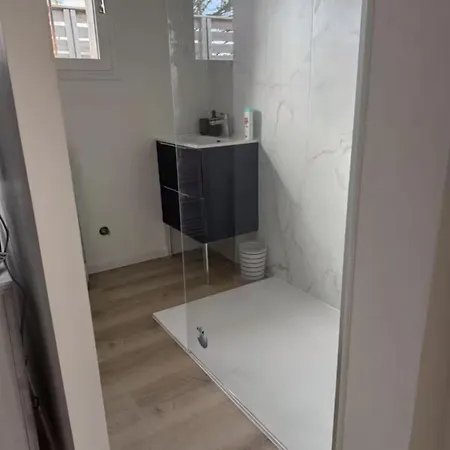 L'escale Les Pieds Dans L'eau