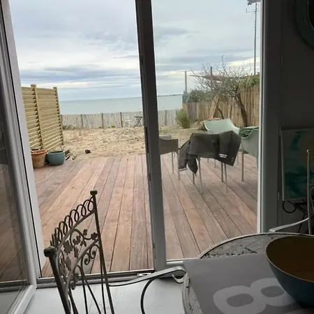 L'escale Les Pieds Dans L'eau *