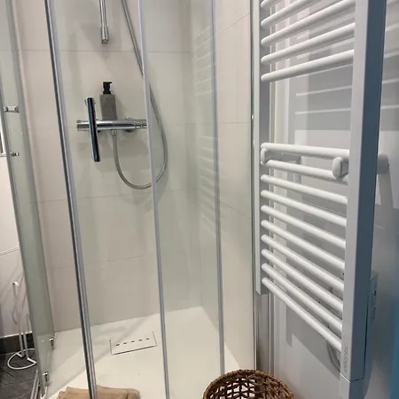 L'escale Les Pieds Dans L'eau Barbatre