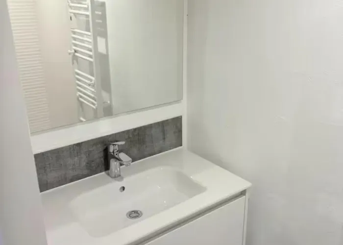 L'escale Les Pieds Dans L'eau