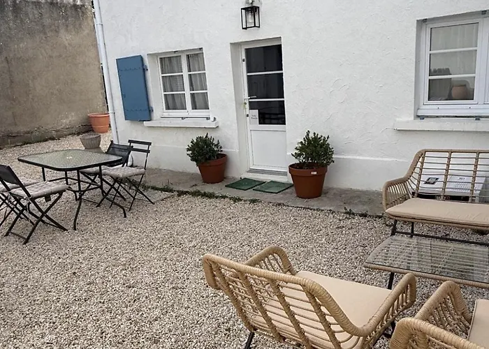 L'escale Les Pieds Dans L'eau