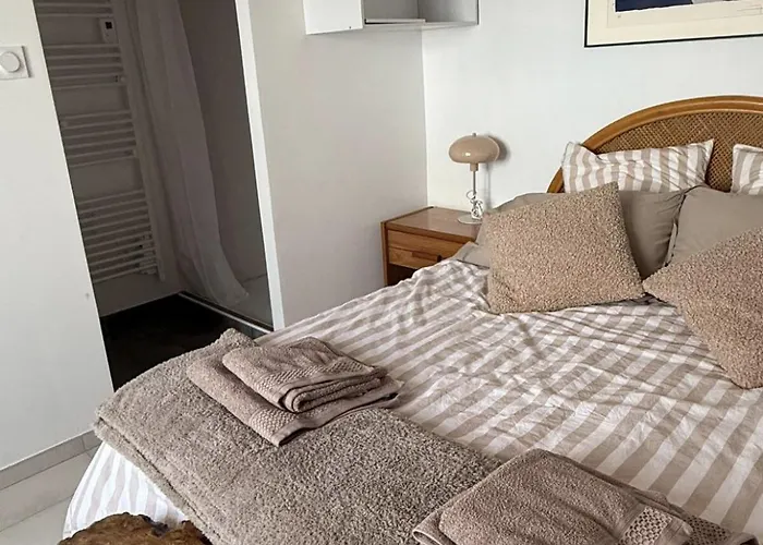 L'escale Les Pieds Dans L'eau Barbâtre