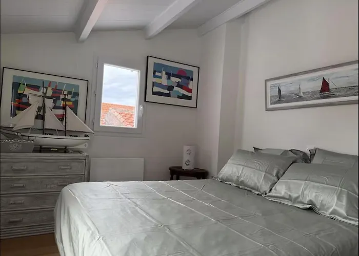 L'escale Les Pieds Dans L'eau Barbâtre