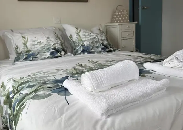 L'escale Les Pieds Dans L'eau