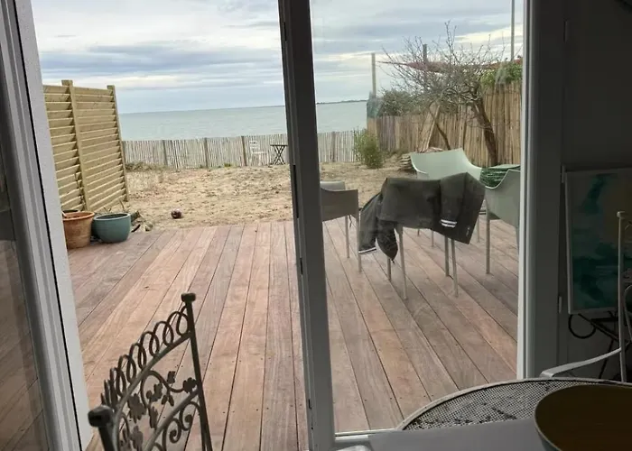 L'escale Les Pieds Dans L'eau *