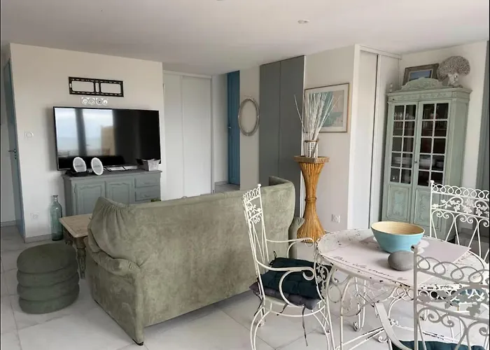 L'escale Les Pieds Dans L'eau *