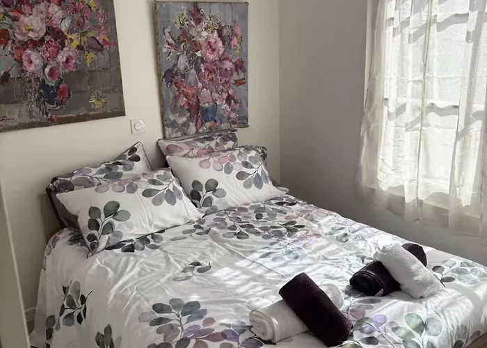 L'escale Les Pieds Dans L'eau *