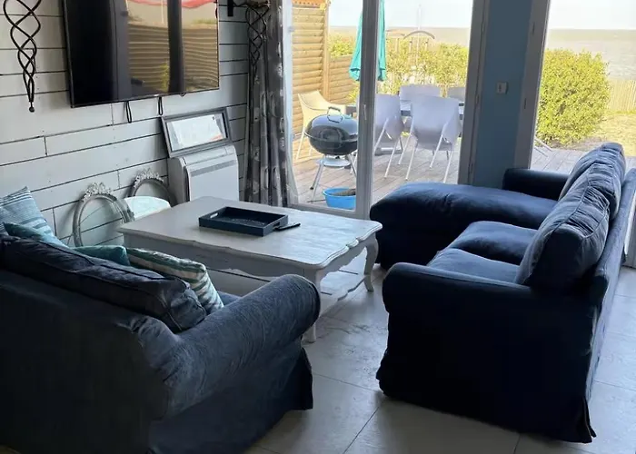 L'escale Les Pieds Dans L'eau