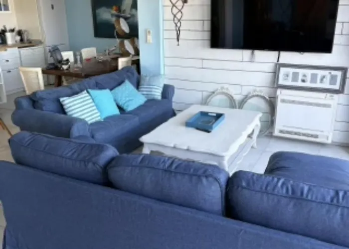 L'escale Les Pieds Dans L'eau